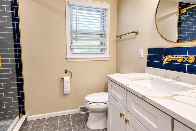 10166 S Nicholson ROAD, Oak Creek, WI 53154