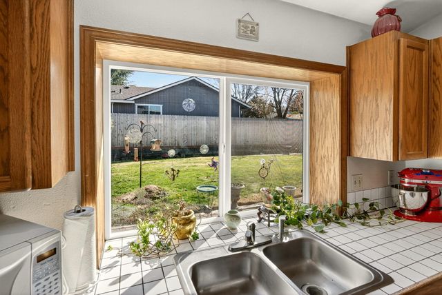 2366 Winslow Park Drive, Medford, OR 97504