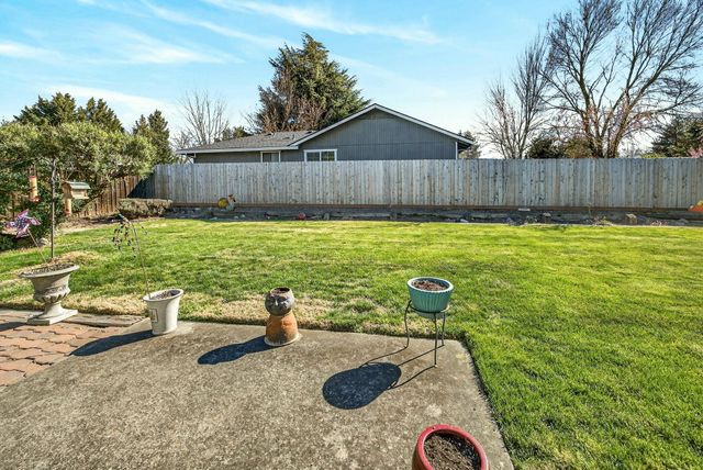 2366 Winslow Park Drive, Medford, OR 97504