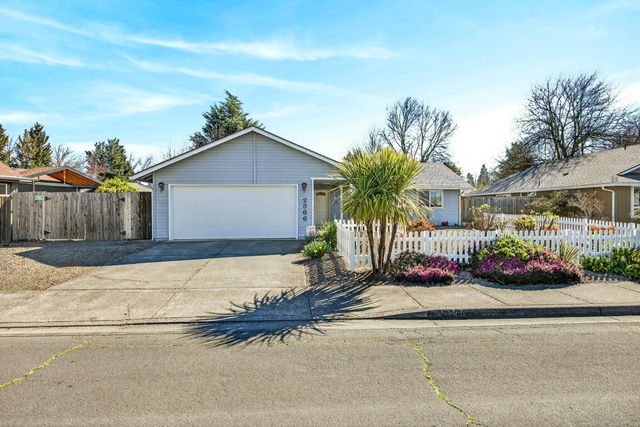2366 Winslow Park Drive, Medford, OR 97504