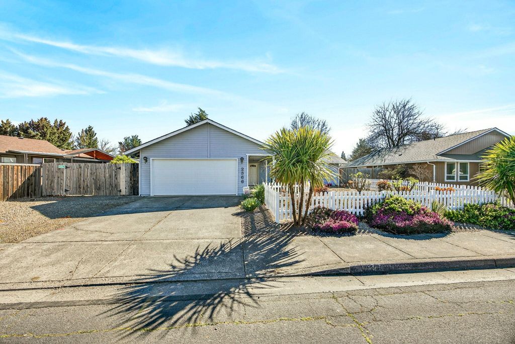 2366 Winslow Park Drive, Medford, OR 97504