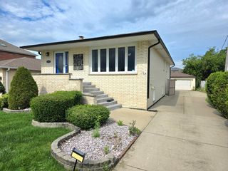 8312 S 79th Avenue, Justice, IL 60458