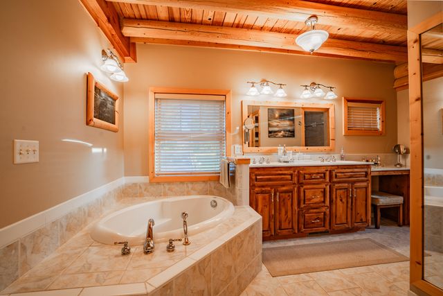 18420 S 975th Road, Stockton, MO 65785