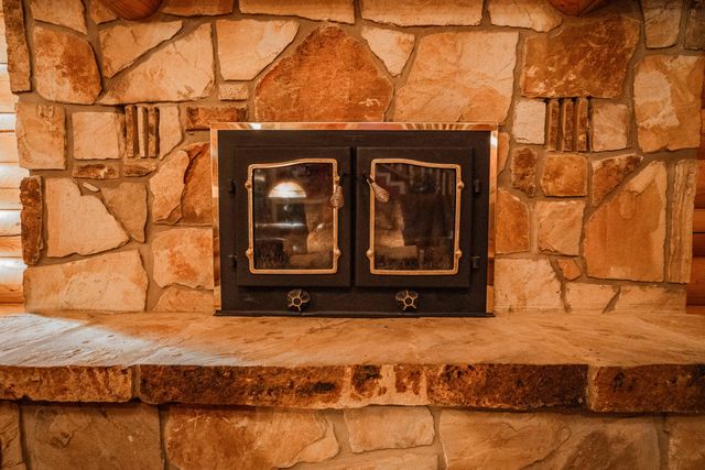 18420 S 975th Road, Stockton, MO 65785