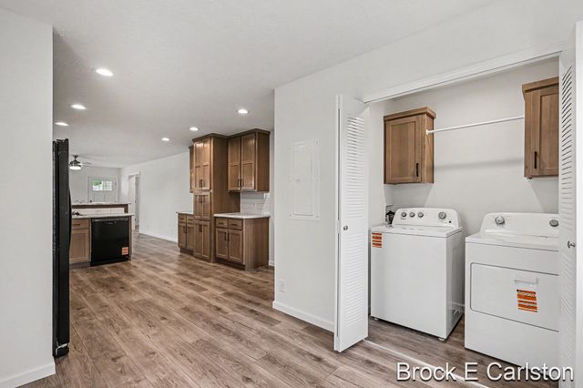 1283 E Ellis Road 28, Norton Shores, MI 49441