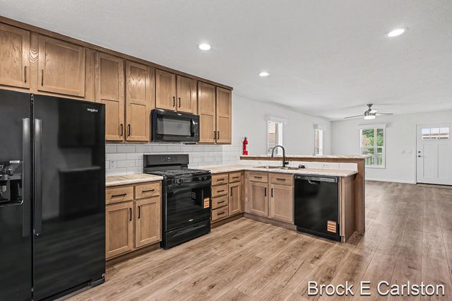 1283 E Ellis Road 28, Norton Shores, MI 49441