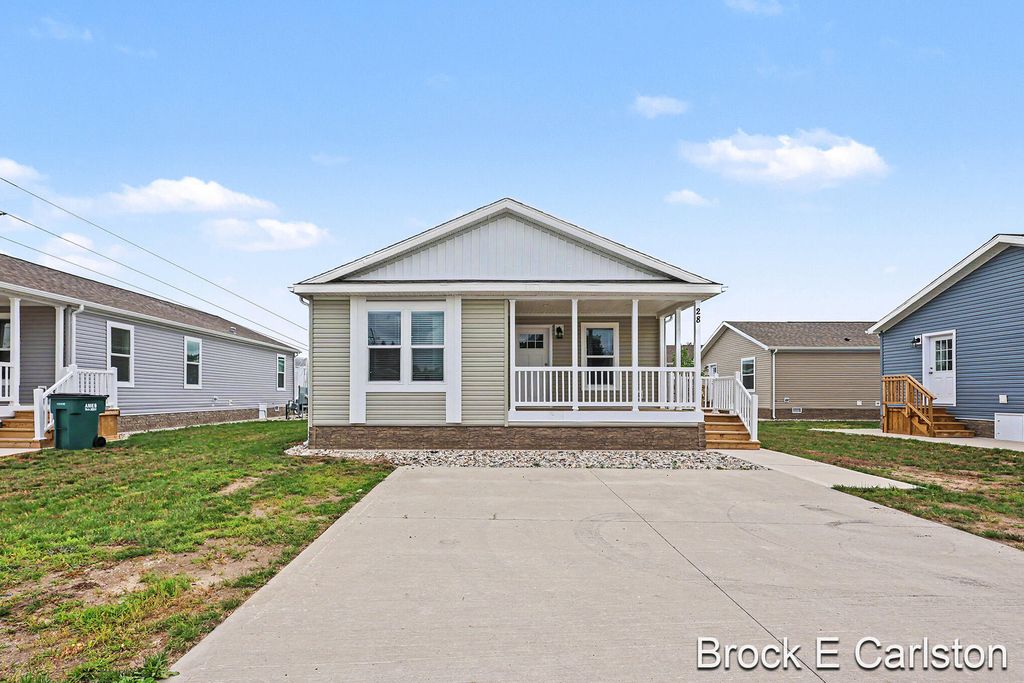 1283 E Ellis Road 28, Norton Shores, MI 49441