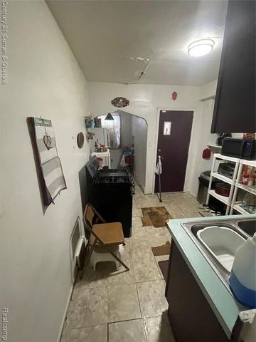 2688 W Philadelphia Street, Detroit, MI 48206