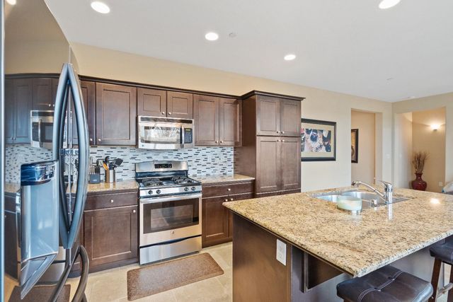 1798 Ambassador Way, Hanford, CA 93230