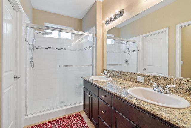 1798 Ambassador Way, Hanford, CA 93230