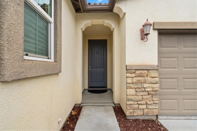 1798 Ambassador Way, Hanford, CA 93230