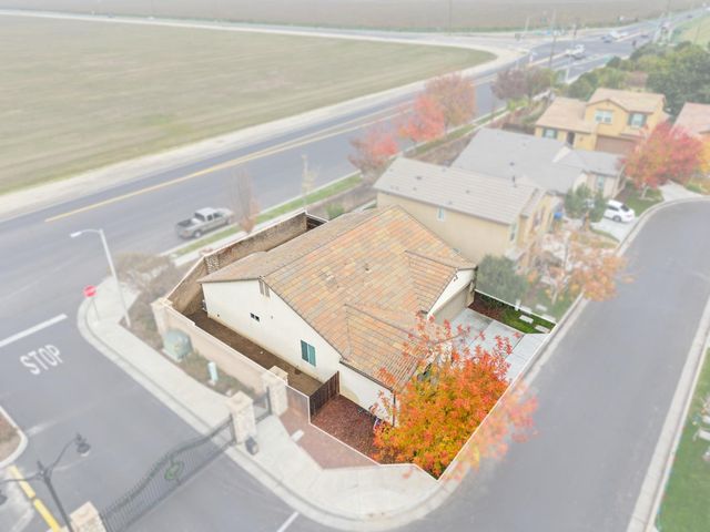 1798 Ambassador Way, Hanford, CA 93230