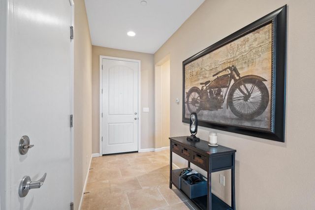 1798 Ambassador Way, Hanford, CA 93230