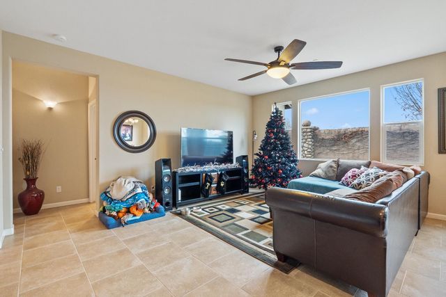 1798 Ambassador Way, Hanford, CA 93230