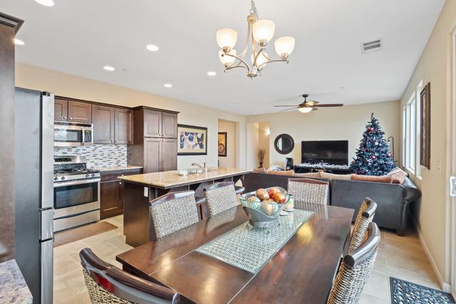 1798 Ambassador Way, Hanford, CA 93230