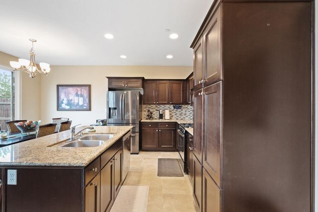 1798 Ambassador Way, Hanford, CA 93230