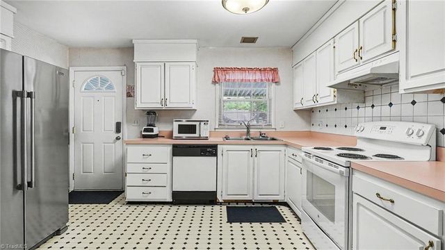 1805 W Vandalia Road, Greensboro, NC 27406