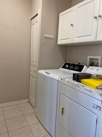 546 Waverly Circle, Port St. Lucie, Port St Lucie, FL 34983