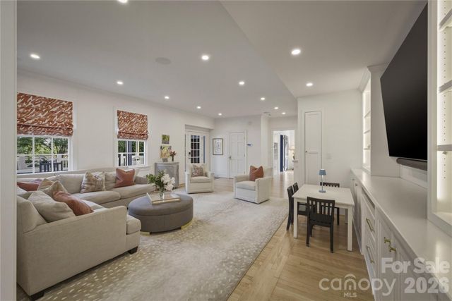 319 W Union Street, Morganton, NC 28655