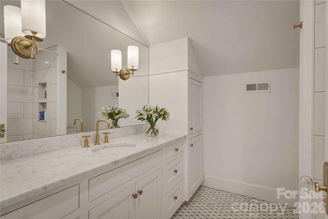 319 W Union Street, Morganton, NC 28655
