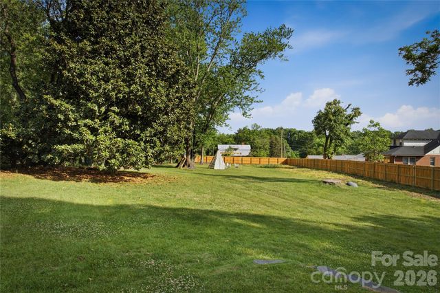 319 W Union Street, Morganton, NC 28655