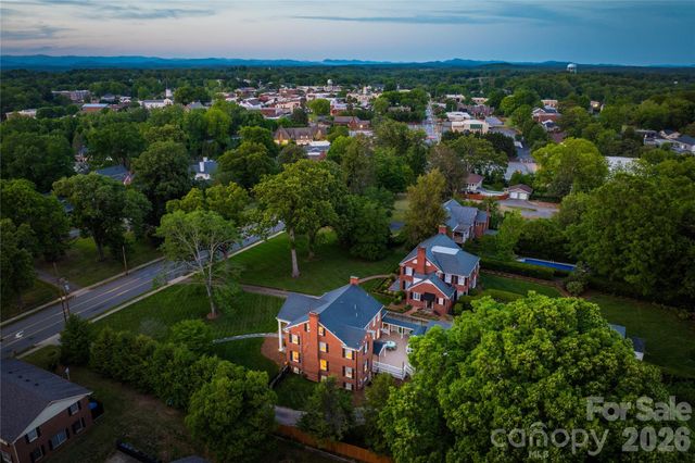 319 W Union Street, Morganton, NC 28655
