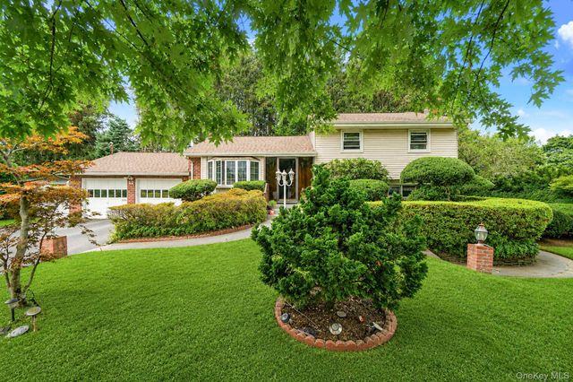11 Carrol Place, Greenlawn, NY 11740