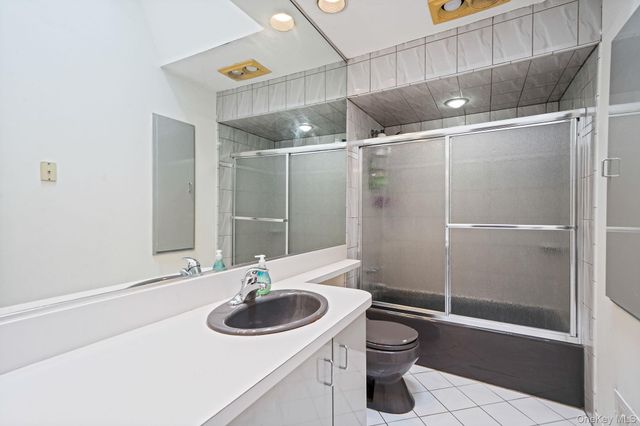 11 Carrol Place, Greenlawn, NY 11740