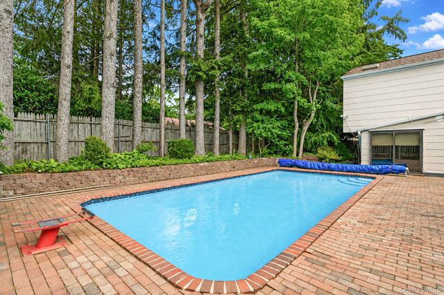 11 Carrol Place, Greenlawn, NY 11740