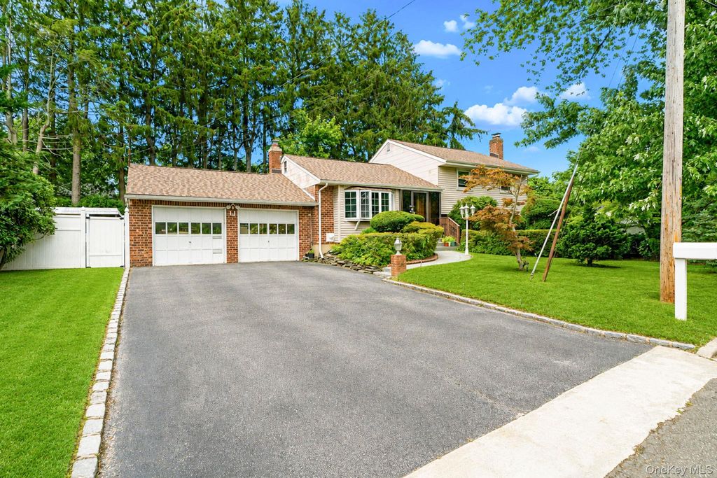 11 Carrol Place, Greenlawn, NY 11740