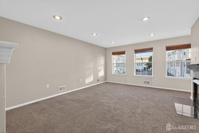 27 woodlake Drive, Parlin, NJ 08872