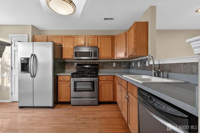 27 woodlake Drive, Parlin, NJ 08872