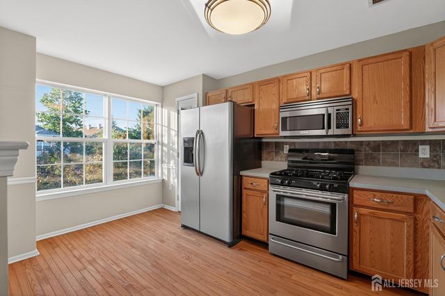 27 woodlake Drive, Parlin, NJ 08872