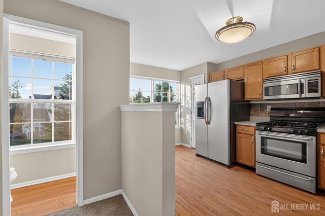 27 woodlake Drive, Parlin, NJ 08872