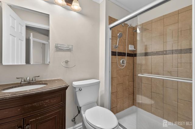 27 woodlake Drive, Parlin, NJ 08872