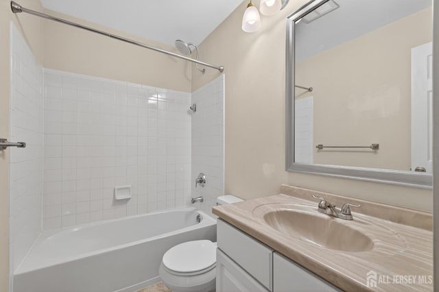 27 woodlake Drive, Parlin, NJ 08872