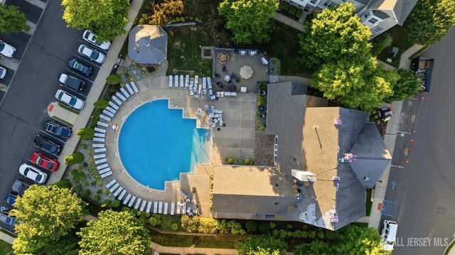 27 woodlake Drive, Parlin, NJ 08872