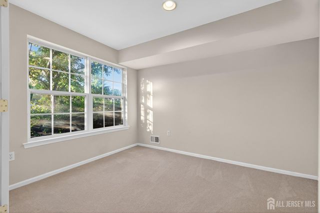 27 woodlake Drive, Parlin, NJ 08872