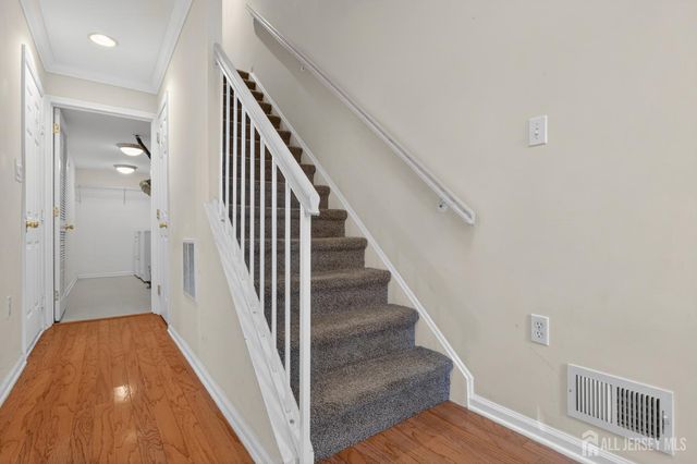 27 woodlake Drive, Parlin, NJ 08872