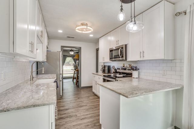 104 Sunset Place, Joshua, TX 76058
