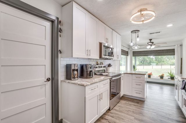 104 Sunset Place, Joshua, TX 76058