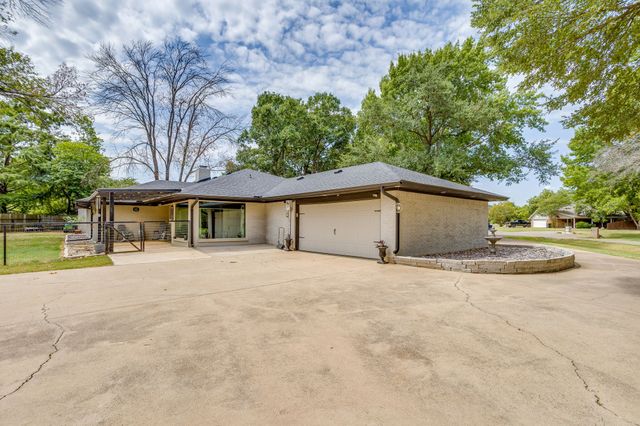 104 Sunset Place, Joshua, TX 76058