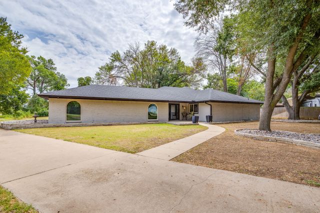 104 Sunset Place, Joshua, TX 76058