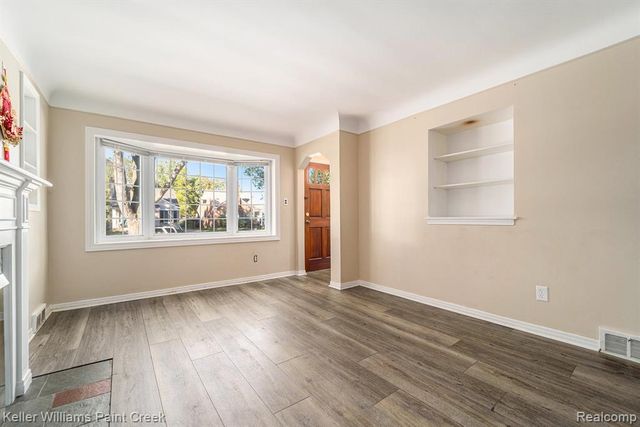 20926 Lennon Street, Harper Woods, MI 48225