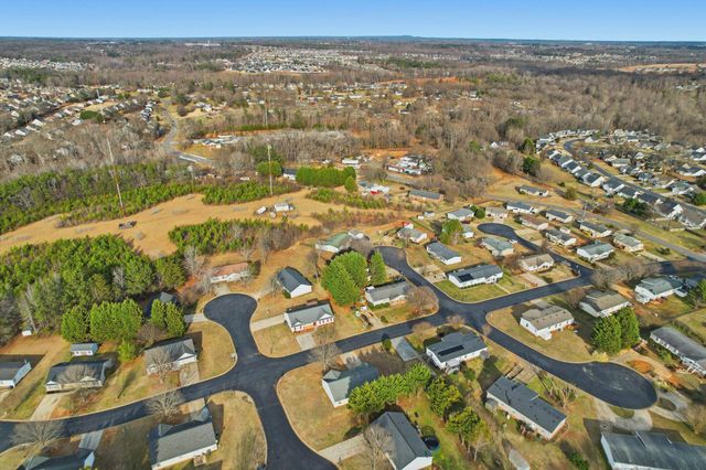 407 Merlin Point, Boiling Springs, SC 29316