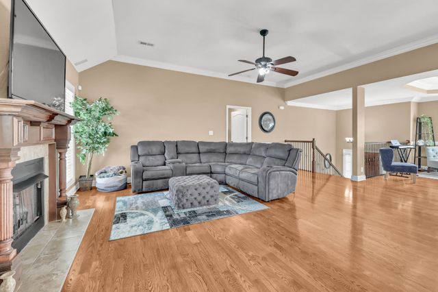 598 Press Grove Dr, Clarksville, TN 37043