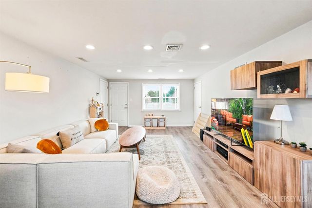 9 Meyer Road, Edison, NJ 08817