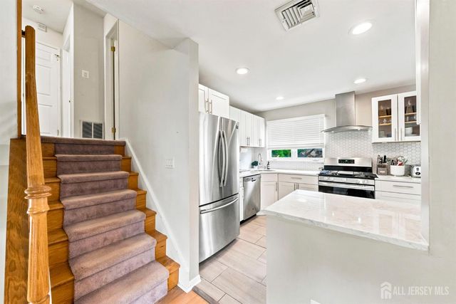 9 Meyer Road, Edison, NJ 08817
