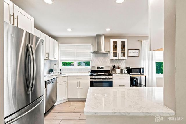 9 Meyer Road, Edison, NJ 08817