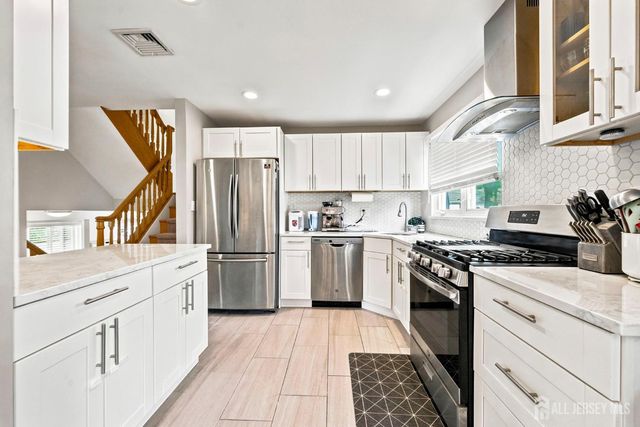 9 Meyer Road, Edison, NJ 08817